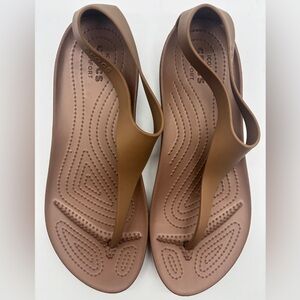 NWOT Crocs Serena Sexi Flip Flops T-Strap Thong Slip-On Sandals Bronze Tan W10
